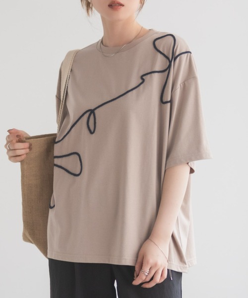 HusHusH（ハッシュアッシュ）の「HusHusH コード刺繍Tシャツ（Tシャツ/カットソー・レディース・オフホワイト/チャコールグレー/ベージュ・M/L）」の3枚目の写真