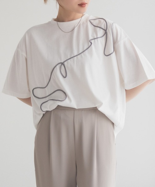 HusHusH（ハッシュアッシュ）の「HusHusH コード刺繍Tシャツ（Tシャツ/カットソー・レディース・オフホワイト/チャコールグレー/ベージュ・M/L）」の6枚目の写真