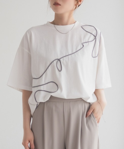 HusHusH（ハッシュアッシュ）の「HusHusH コード刺繍Tシャツ（Tシャツ/カットソー・レディース・オフホワイト/チャコールグレー/ベージュ・M/L）」の5枚目の写真