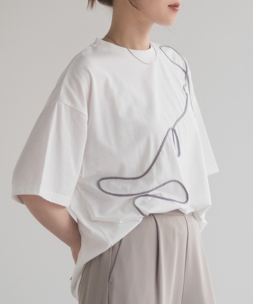 HusHusH（ハッシュアッシュ）の「HusHusH コード刺繍Tシャツ（Tシャツ/カットソー・レディース・オフホワイト/チャコールグレー/ベージュ・M/L）」の7枚目の写真