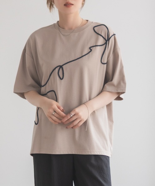 HusHusH（ハッシュアッシュ）の「HusHusH コード刺繍Tシャツ（Tシャツ/カットソー・レディース・オフホワイト/チャコールグレー/ベージュ・M/L）」の17枚目の写真