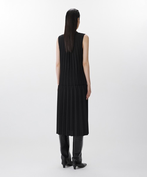 JNBY（ジェーエヌビーワイ）の「Rhythmic Pleated Dress / プリーツドレスワンピース（ドレス・レディース・グレー/ブラック・40/38/36）」の11枚目の写真