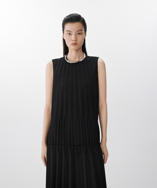 JNBY（ジェーエヌビーワイ）の「Rhythmic Pleated Dress / プリーツドレスワンピース（ドレス・レディース・グレー/ブラック・40/38/36）」の10枚目の写真