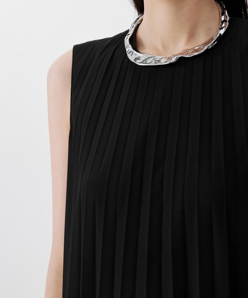 JNBY（ジェーエヌビーワイ）の「Rhythmic Pleated Dress / プリーツドレスワンピース（ドレス・レディース・グレー/ブラック・40/38/36）」の8枚目の写真