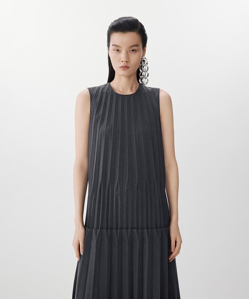 JNBY（ジェーエヌビーワイ）の「Rhythmic Pleated Dress / プリーツドレスワンピース（ドレス・レディース・グレー/ブラック・40/38/36）」の18枚目の写真
