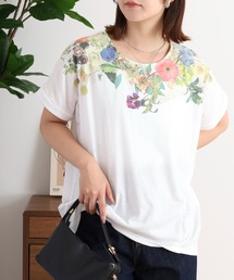 myke（ミーカ）の「myke 衿ぐりアンティークフラワープリントタックTシャツ（Tシャツ/カットソー）」