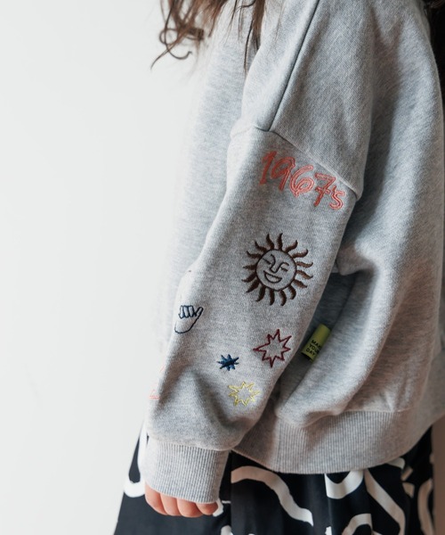 MAKE YOUR DAY（メイクユアデイ）の「ラクガキ袖刺繍裏毛トレーナー■80～140cm（スウェット・キッズ・アイボリー/グレー/オレンジ・140/130/120/110/100/90/80）」の13枚目の写真
