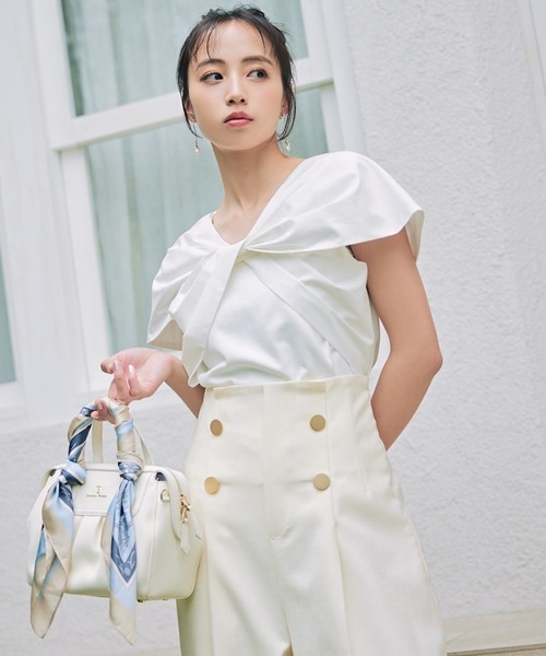 SWINGLE（スウィングル）の「異素材ツイストディテールプルオーバー（Tシャツ/カットソー・レディース・オフホワイト/ブラック/イエロー・FREE）」の2枚目の写真