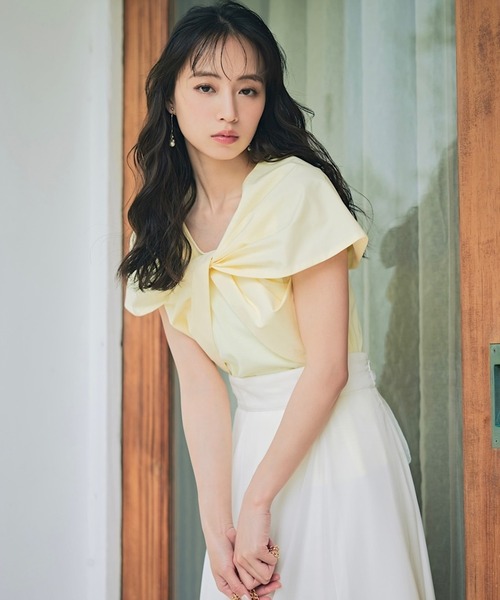 SWINGLE（スウィングル）の「異素材ツイストディテールプルオーバー（Tシャツ/カットソー・レディース・オフホワイト/ブラック/イエロー・FREE）」の3枚目の写真