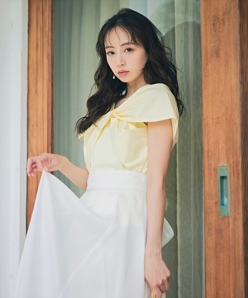 SWINGLE（スウィングル）の「異素材ツイストディテールプルオーバー（Tシャツ/カットソー・レディース・オフホワイト/ブラック/イエロー・FREE）」の6枚目の写真