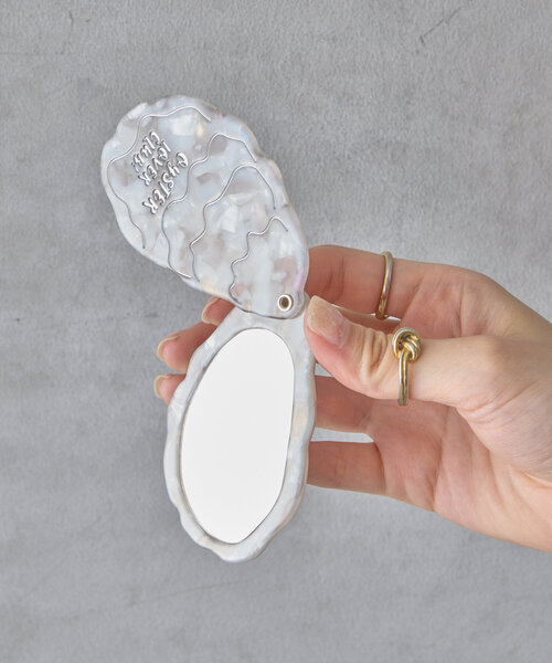 BIRTHDAY BAR（バースデイバー）の「広島店・WEB限定　OYSTER LOVER CLUB ミラー（手鏡/メイクミラー・レディース・グレー・0）」の4枚目の写真