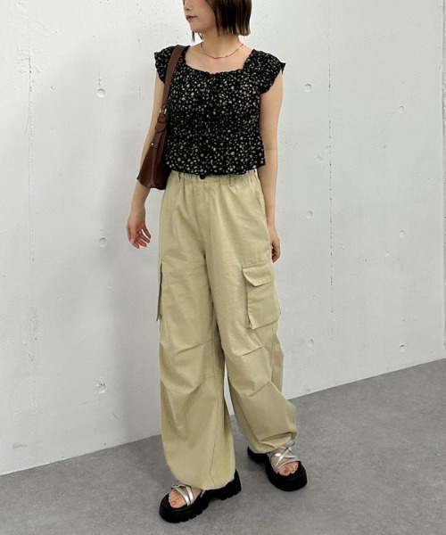 archives（アルシーヴ）の「花柄シャーリングオフショルブラウス（シャツ/ブラウス・レディース・アイボリー/ブラック/イエロー・MEDIUM）」の22枚目の写真