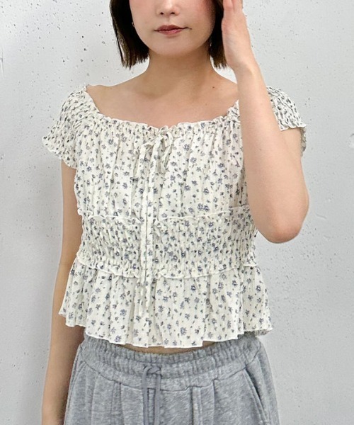 archives（アルシーヴ）の「花柄シャーリングオフショルブラウス（シャツ/ブラウス・レディース・アイボリー/ブラック/イエロー・MEDIUM）」の11枚目の写真