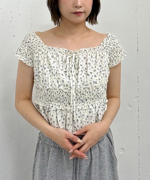 archives（アルシーヴ）の「花柄シャーリングオフショルブラウス（シャツ/ブラウス・レディース・アイボリー/ブラック/イエロー・MEDIUM）」の12枚目の写真