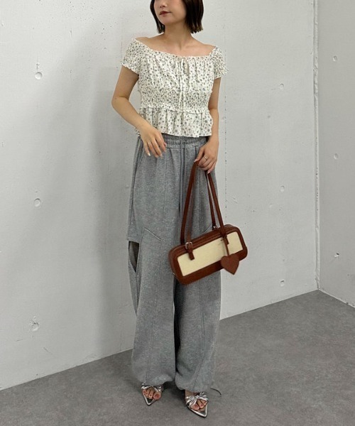 archives（アルシーヴ）の「花柄シャーリングオフショルブラウス（シャツ/ブラウス・レディース・アイボリー/ブラック/イエロー・MEDIUM）」の15枚目の写真