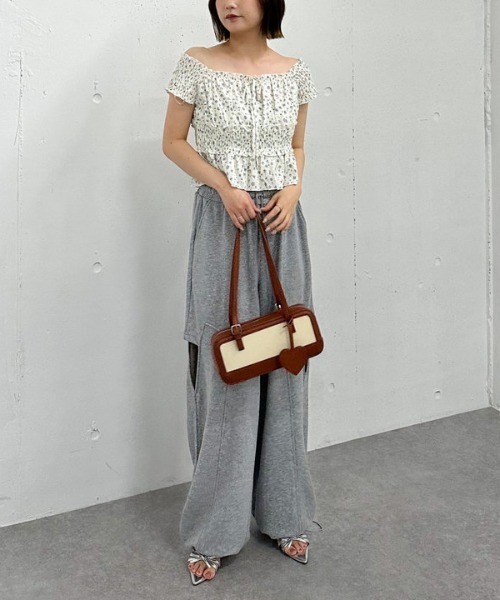 archives（アルシーヴ）の「花柄シャーリングオフショルブラウス（シャツ/ブラウス・レディース・アイボリー/ブラック/イエロー・MEDIUM）」の16枚目の写真