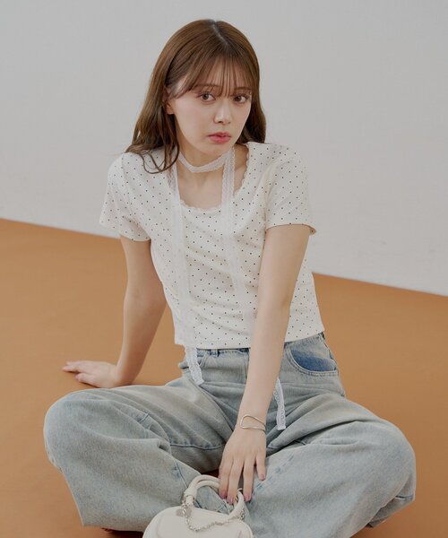 Chico(チコ)の「ドットプリントレースチョーカー付Tシャツ(Tシャツ/カットソー・レディース・ホワイト/ブラウン/ブラック/グレー・FREE)」の8枚目の写真
