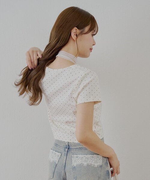 Chico(チコ)の「ドットプリントレースチョーカー付Tシャツ(Tシャツ/カットソー・レディース・ホワイト/ブラウン/ブラック/グレー・FREE)」の9枚目の写真