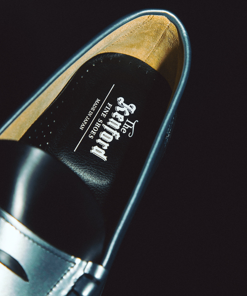The Kenford Fineshoes(ケンフォードファインシューズ)の「The Kenford Fineshoes / ケンフォード ファインシューズ TANK SOLE LOAFERS SLBL(ローファー・レディース・シルバー・23.5cm/24cm/24.5cm/23cm/22.5cm/25cm)」の4枚目の写真