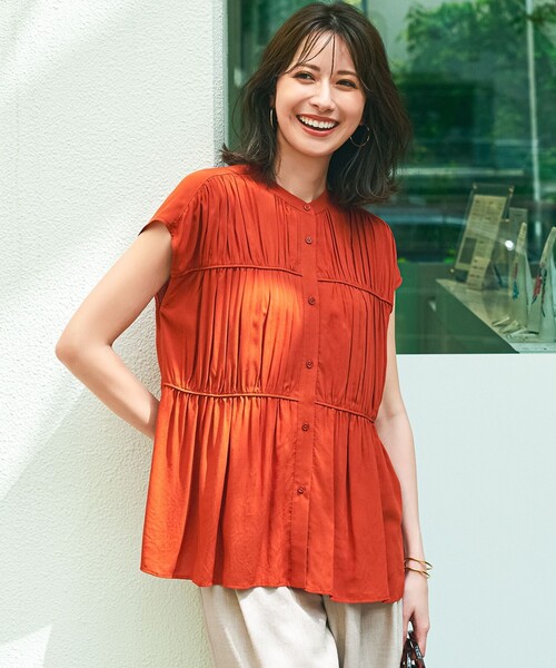 23区（ニジュウサンク）の「【接触冷感/WEB&一部店舗限定】レーヨンスパローン ティアード ブラウス（シャツ/ブラウス・レディース・ダークブラウン系/黄土色系/ブラック系/アイボリー系・38）」の3枚目の写真