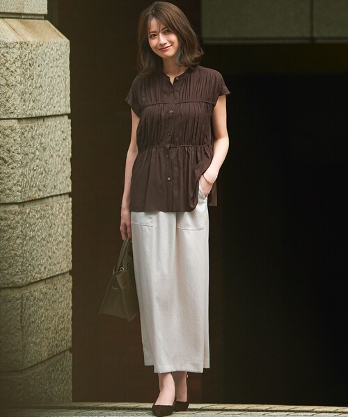 23区（ニジュウサンク）の「【接触冷感/WEB&一部店舗限定】レーヨンスパローン ティアード ブラウス（シャツ/ブラウス・レディース・ダークブラウン系/黄土色系/ブラック系/アイボリー系・38）」の8枚目の写真