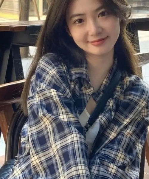 SHEPP（シープ）の「ルーズシルエット チェックシャツ 長袖 / 10色展開（シャツ/ブラウス・レディース・ブラック/アイボリー/グレー/ブルー/ブラウン/グリーン/ライトブルー/ネイビー/ベージュ/ピンク・S/M）」の8枚目の写真