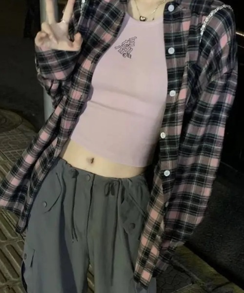 SHEPP（シープ）の「ルーズシルエット チェックシャツ 長袖 / 10色展開（シャツ/ブラウス・レディース・ブラック/アイボリー/グレー/ブルー/ブラウン/グリーン/ライトブルー/ネイビー/ベージュ/ピンク・S/M）」の10枚目の写真