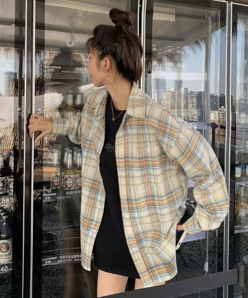 SHEPP（シープ）の「ルーズシルエット チェックシャツ 長袖 / 10色展開（シャツ/ブラウス・レディース・ブラック/アイボリー/グレー/ブルー/ブラウン/グリーン/ライトブルー/ネイビー/ベージュ/ピンク・S/M）」の2枚目の写真