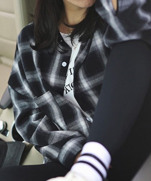 SHEPP（シープ）の「ルーズシルエット チェックシャツ 長袖 / 10色展開（シャツ/ブラウス・レディース・ブラック/アイボリー/グレー/ブルー/ブラウン/グリーン/ライトブルー/ネイビー/ベージュ/ピンク・S/M）」の21枚目の写真