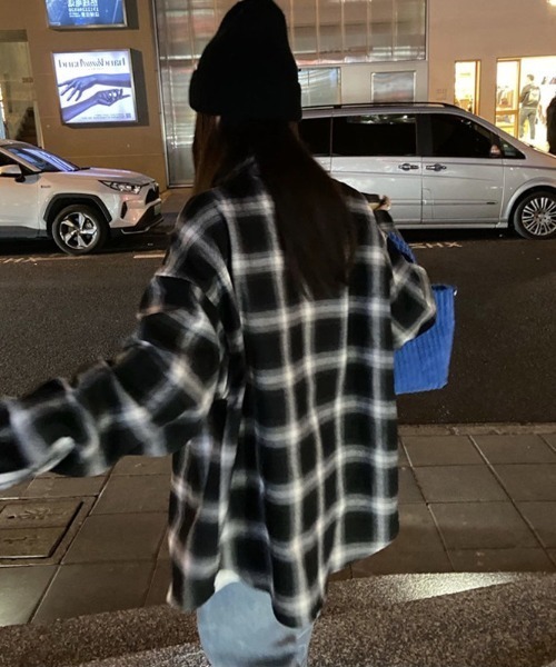 SHEPP（シープ）の「ルーズシルエット チェックシャツ 長袖 / 10色展開（シャツ/ブラウス・レディース・ブラック/アイボリー/グレー/ブルー/ブラウン/グリーン/ライトブルー/ネイビー/ベージュ/ピンク・S/M）」の22枚目の写真