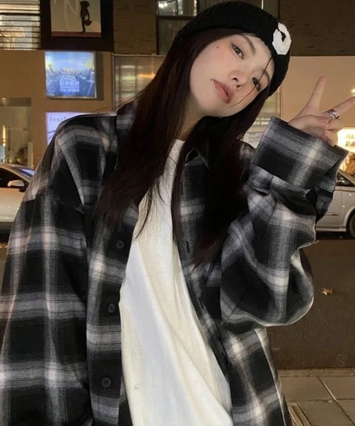 SHEPP（シープ）の「ルーズシルエット チェックシャツ 長袖 / 10色展開（シャツ/ブラウス・レディース・ブラック/アイボリー/グレー/ブルー/ブラウン/グリーン/ライトブルー/ネイビー/ベージュ/ピンク・S/M）」の19枚目の写真