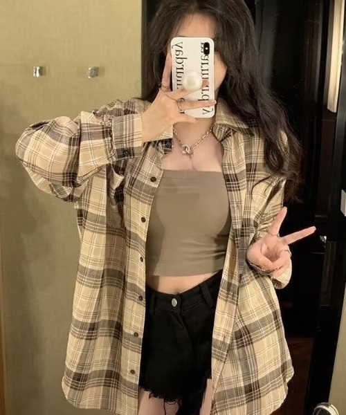 SHEPP（シープ）の「ルーズシルエット チェックシャツ 長袖 / 10色展開（シャツ/ブラウス・レディース・ブラック/アイボリー/グレー/ブルー/ブラウン/グリーン/ライトブルー/ネイビー/ベージュ/ピンク・S/M）」の18枚目の写真