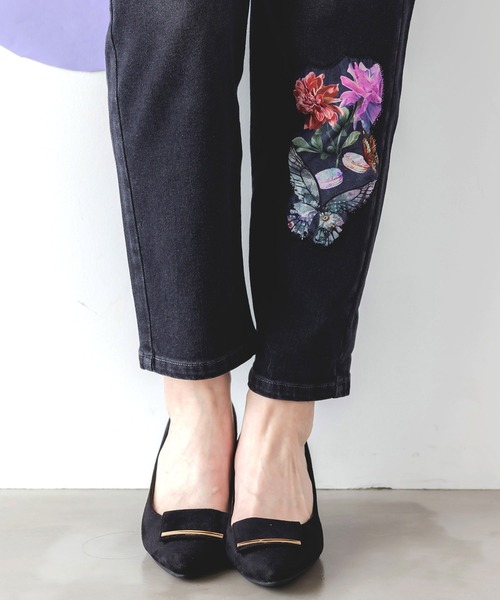 iS ScoLar(イズスカラー)の「552271:蝶花アップリケ ストレッチデニムパンツ(デニムパンツ・レディース・ブルー/ブラック・M)」の9枚目の写真