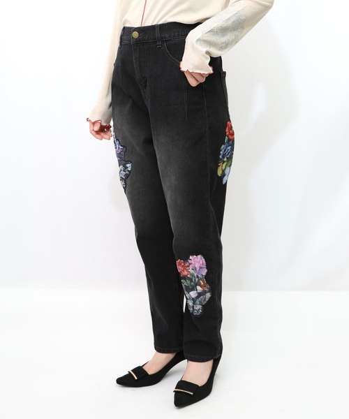 iS ScoLar(イズスカラー)の「552271:蝶花アップリケ ストレッチデニムパンツ(デニムパンツ・レディース・ブルー/ブラック・M)」の11枚目の写真