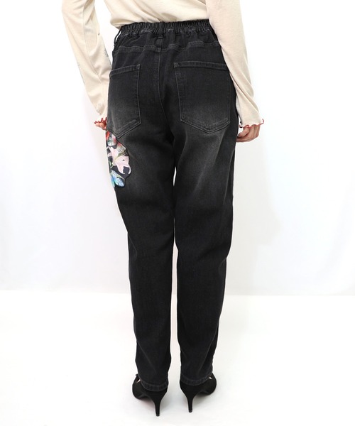 iS ScoLar(イズスカラー)の「552271:蝶花アップリケ ストレッチデニムパンツ(デニムパンツ・レディース・ブルー/ブラック・M)」の12枚目の写真