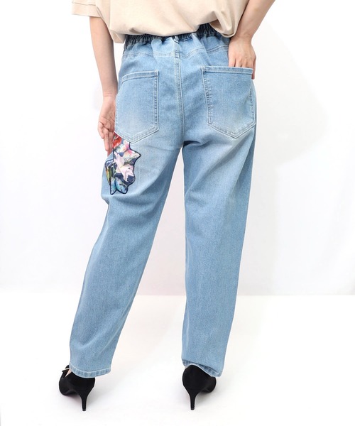 iS ScoLar(イズスカラー)の「552271:蝶花アップリケ ストレッチデニムパンツ(デニムパンツ・レディース・ブルー/ブラック・M)」の17枚目の写真