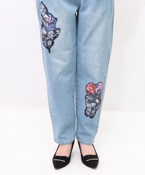 iS ScoLar(イズスカラー)の「552271:蝶花アップリケ ストレッチデニムパンツ(デニムパンツ・レディース・ブルー/ブラック・M)」の15枚目の写真