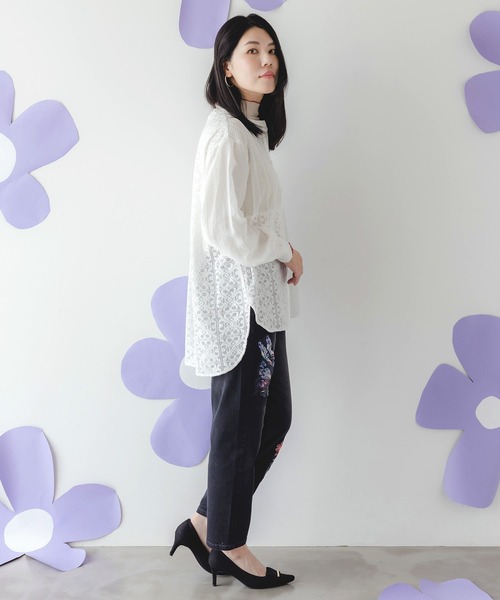 iS ScoLar(イズスカラー)の「552271:蝶花アップリケ ストレッチデニムパンツ(デニムパンツ・レディース・ブルー/ブラック・M)」の4枚目の写真