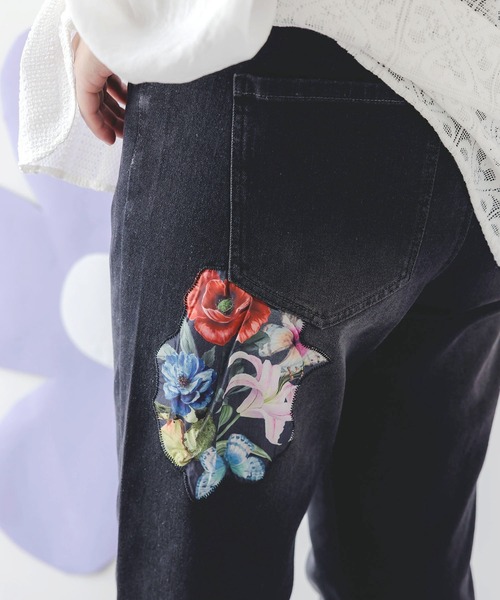 iS ScoLar(イズスカラー)の「552271:蝶花アップリケ ストレッチデニムパンツ(デニムパンツ・レディース・ブルー/ブラック・M)」の7枚目の写真