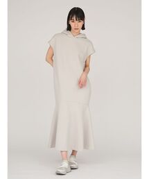 emmi（エミ）の「【限定カラー】emmiロゴフーディーワンピース（ワンピース）」