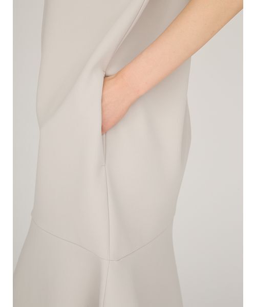 emmi(エミ)の「【限定カラー】emmiロゴフーディーワンピース(ワンピース・レディース・グレイッシュベージュ/ブラック/オリーブ・1/0)」の18枚目の写真