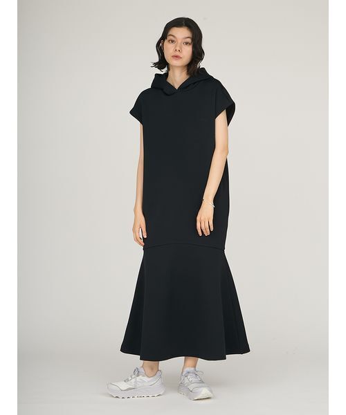 emmi(エミ)の「【限定カラー】emmiロゴフーディーワンピース(ワンピース・レディース・グレイッシュベージュ/ブラック/オリーブ・1/0)」の20枚目の写真