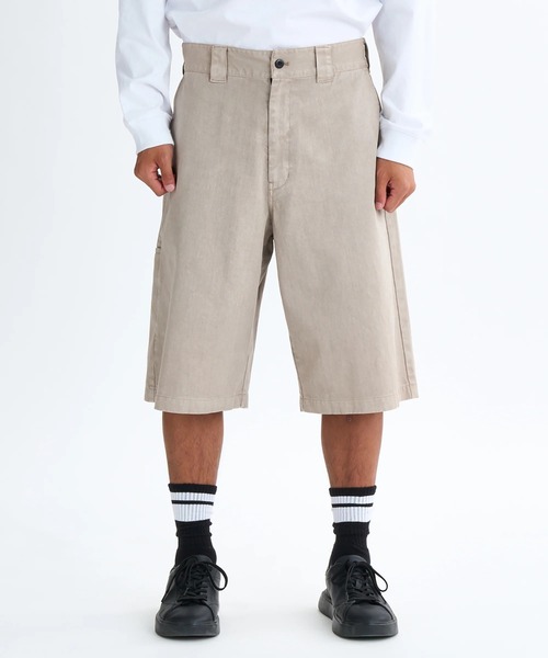 Quiksilver(クイックシルバー)の「CHINO WASH SHORT/クイックシルバーショートパンツ(チノパンツ・メンズ・ブラック/カーキ・X-LARGE/LARGE/MEDIUM)」の2枚目の写真