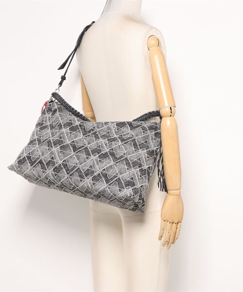 Desigual（デシグアル）の「Large Shoulder Bag with Jacquard Pattern/ジャカード柄ラージショルダーバッグ（ハンドバッグ・レディース・ブルー・FREE）」の5枚目の写真