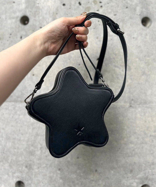 CONVERSE TOKYO（コンバーストウキョウ）の「STAR★ MINI SHOULDER BAG（ショルダーバッグ・レディース・ブラック/シルバー・FREE）」の2枚目の写真