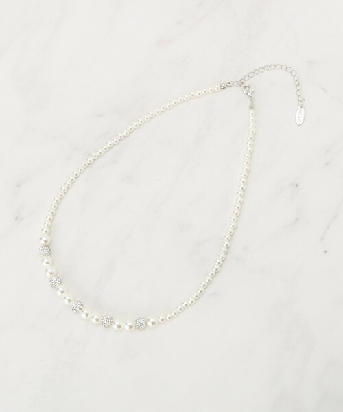 SHOO・LA・RUE（シューラルー）の「【セレモニー】パヴェ＆パール調ショートネックレス（ネックレス・レディース・ゴールド/ピンクゴールド/シルバー・00）」の2枚目の写真