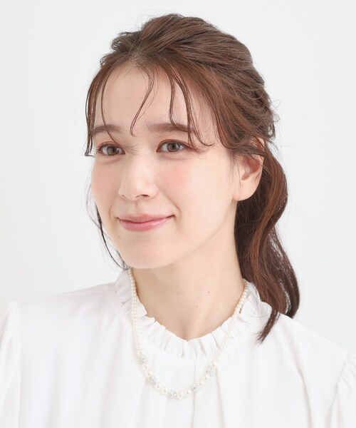 SHOO・LA・RUE（シューラルー）の「【セレモニー】パヴェ＆パール調ショートネックレス（ネックレス・レディース・ゴールド/ピンクゴールド/シルバー・00）」の4枚目の写真