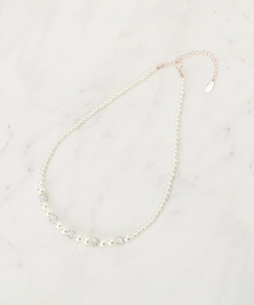 SHOO・LA・RUE（シューラルー）の「【セレモニー】パヴェ＆パール調ショートネックレス（ネックレス・レディース・ゴールド/ピンクゴールド/シルバー・00）」の5枚目の写真