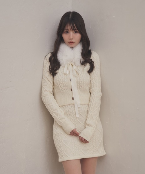 M DOLLY(エムドリー)の「fur tippet aurora knit set up/ファーティペットアウローラニットセットアップ(セットアップ・レディース・グレー/アイボリー・FREE)」の3枚目の写真