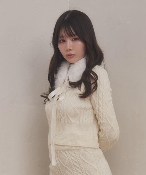 M DOLLY(エムドリー)の「fur tippet aurora knit set up/ファーティペットアウローラニットセットアップ(セットアップ・レディース・グレー/アイボリー・FREE)」の5枚目の写真